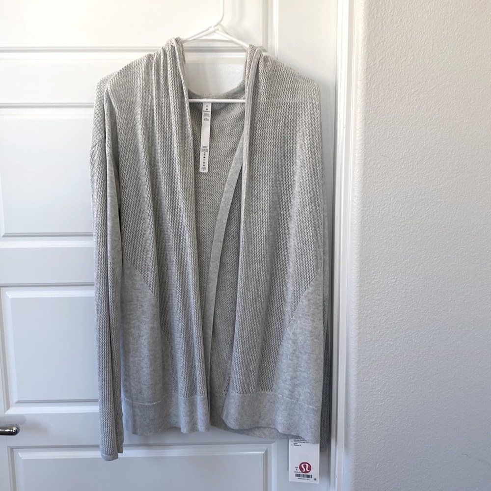 NEW LULULEMON Still Movement Wrap - light gray